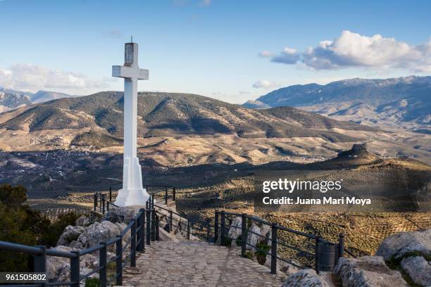 cross in a famous place with beautiful views to the mountains and the city of jaén - jaén fotografías e imágenes de stock