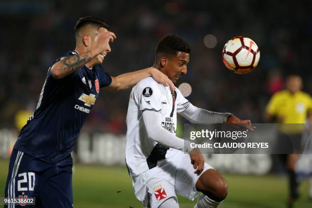 Chile's Universidad de Chile player Rodrigo Echeverria vies for the ball with Brazil's Vasco da Gama player Caio Monteiro during their Copa...