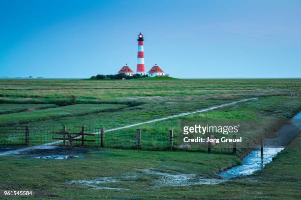 westerhever lighthouse at dusk - red beacon stock pictures, royalty-free photos & images