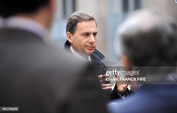 Eric Besson Le ministre de l'Immigration, Eric Besson répond aux questions des ...