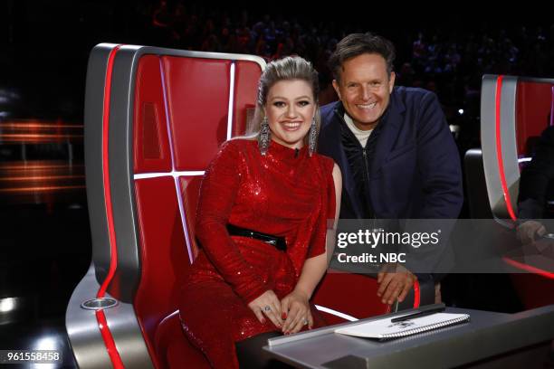 Live Finale" Episode 1419B -- Pictured: Kelly Clarkson, Mark Burnett, Executive Producer --