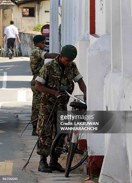 Sri Lanka Police Special Task Force commandos patrol through the streets of Sri Lankan President Mahinda Rajapakse's home town Tangalla, about 195...