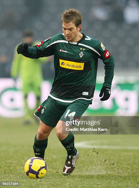 Thorben Marx of Moenchengladbach runs with the ball during the Bundesliga match between Hertha BSC Berlin and Borussia Moenchengladbach at Olympic...