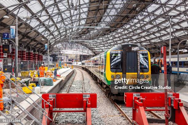 Liverpool Train 234 Liverpool Lime Street Railway Station Stock Photos, High-Res ...