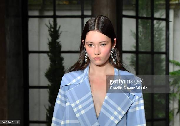 Model walks the runway at Oscar De La Renta Resort 2019 Runway Show at Academy Mansion on May 22, 2018 in New York City.