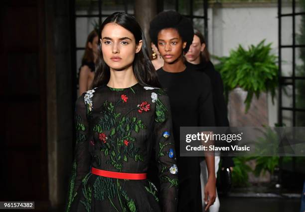 Models walk the runway at Oscar De La Renta Resort 2019 Runway Show at Academy Mansion on May 22, 2018 in New York City.