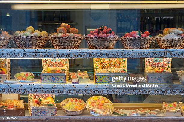 confectionery shop window, erice, sicily, italy - erice imagens e fotografias de stock