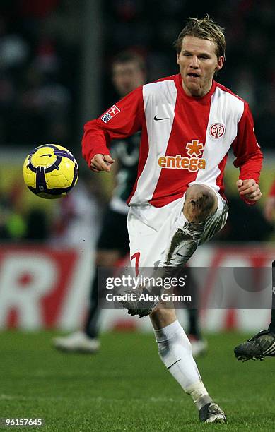 Eugen Polanski of Mainz passes the ball during the Bundesliga match between FSV Mainz 05 and Hannover 96 at the Bruchweg Stadium on January 23, 2010...