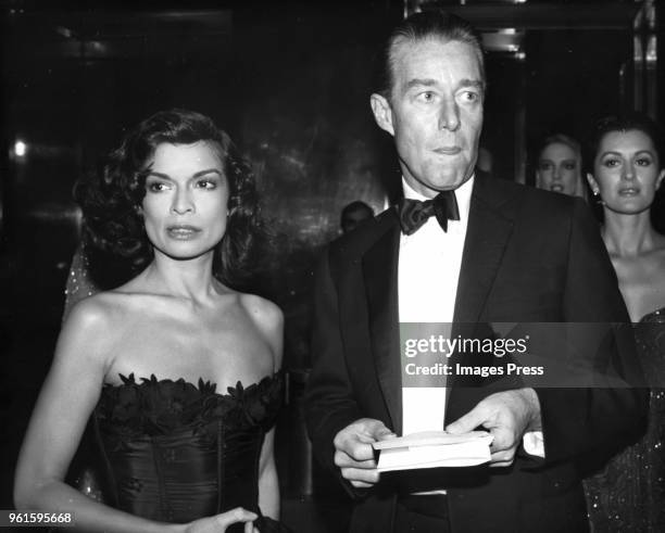 American fashion designer, Halston with Bianca Jagger at the Metropolitan Museum of Art's Costume Institute Gala, New York City, 7th December 1981.