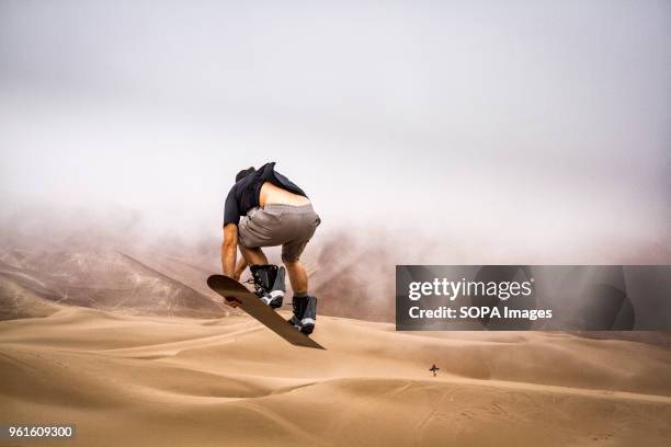 Sandboard Rider 31 Sandboarding Chile Stock Photos, High-Res Pictures, and Images ...