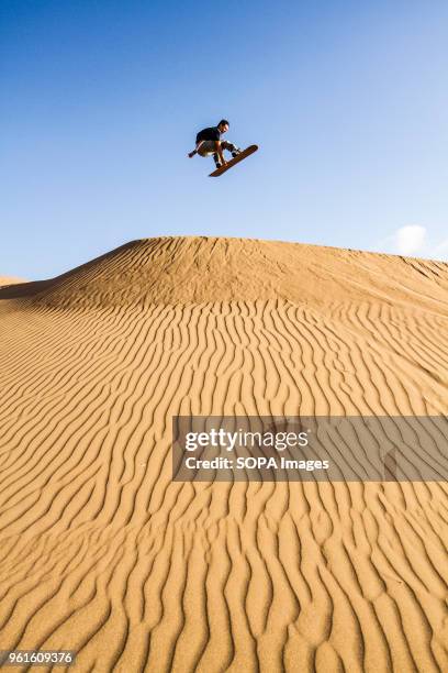 Sandboard Rider 59 Sandboarding Chile Stock Photos, High-Res Pictures, and Images ...