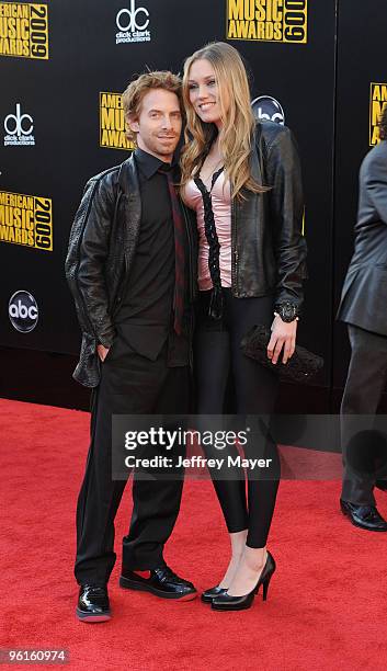 Actor Seth Green and Clare Grant arrive at the 2009 American Music Awards at Nokia Theatre L.A. Live on November 22, 2009 in Los Angeles, California.