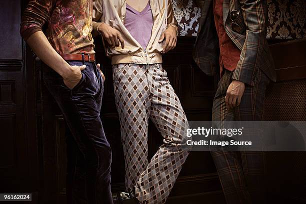 men in nightclub - vintage mode stockfoto's en -beelden