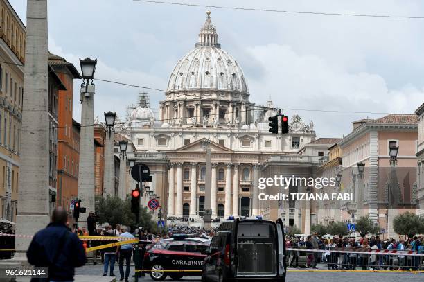 Police secures the area on the site of a bomb alert, on May 23, 2018 at the "Credito Artigiano" bank Via della Conciliazione near the Vatican during...