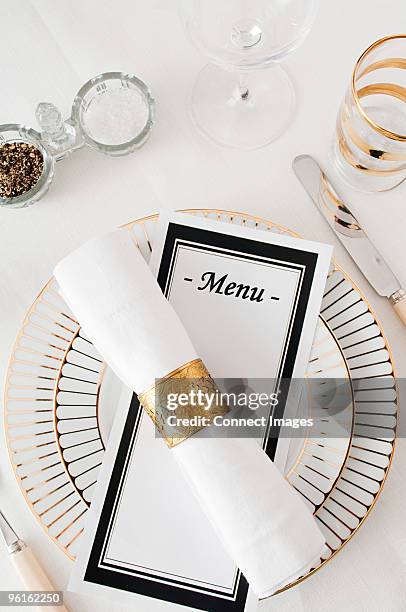 restaurant place setting - serviettenring stock-fotos und bilder