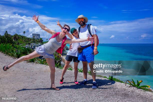 tourists happy enjoying tulum ruins - mayan people stockfoto's en -beelden