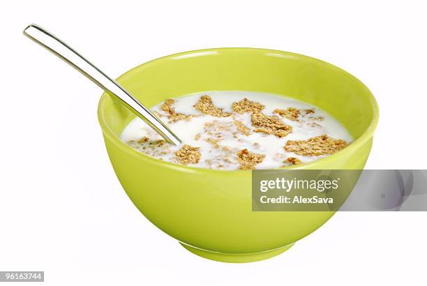 vista frontale della ciotola di cereali - cereali da colazione foto e immagini stock