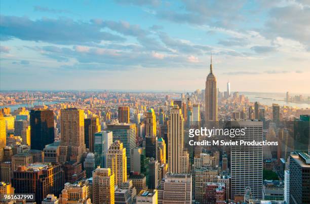 new york city - sunrise new york stock-fotos und bilder