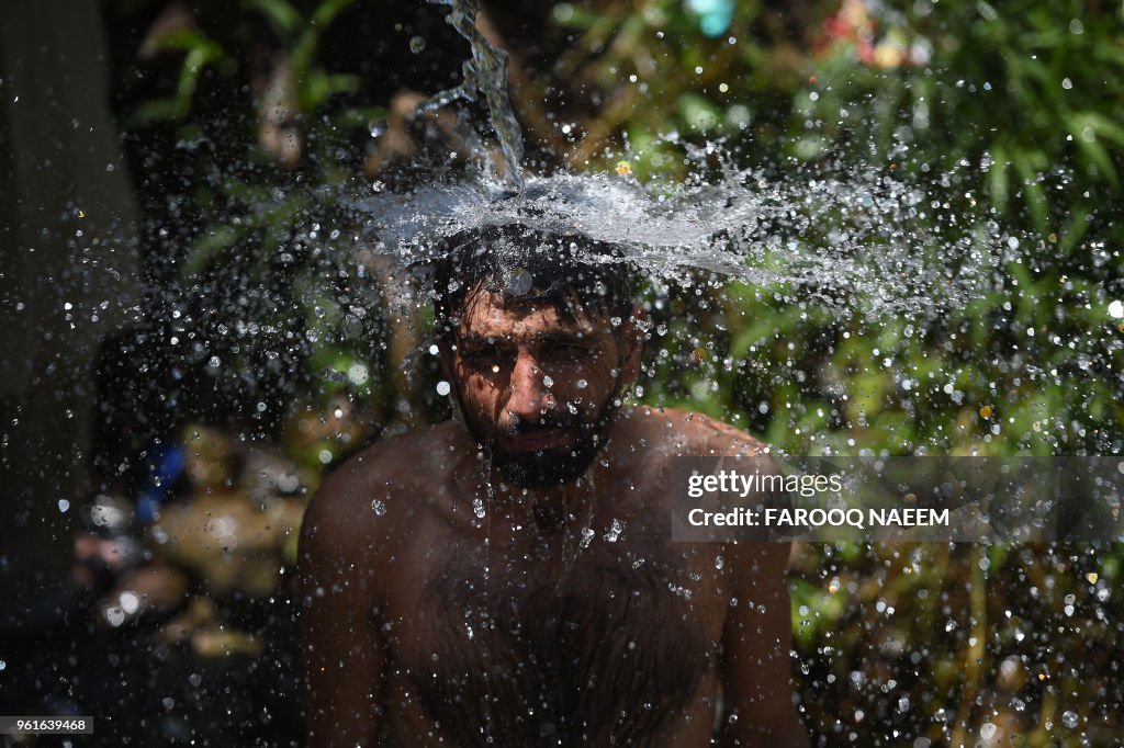 TOPSHOT-PAKISTAN-WEATHER-HEAT