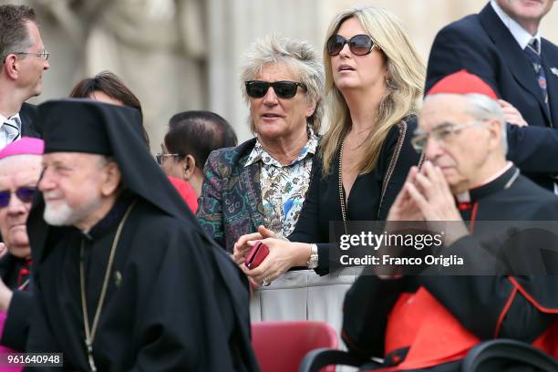 Singer Rod Stewart and his wife, Penny Lancaster attends the Pope Francis' weekly audience in St. Peter's square on May 23, 2018 in Vatican City,...