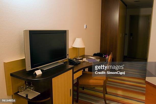 moderno quarto de hotel - mini bar imagens e fotografias de stock