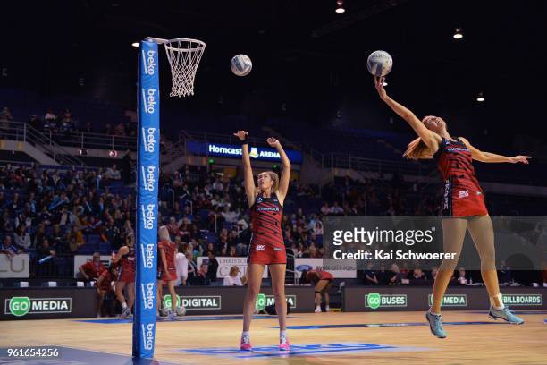 Brooke Leaver and Kate Beveridge of the Tactix warm up prior to the round three ANZ Premiership match between the Mainland Tactix and the Northern...