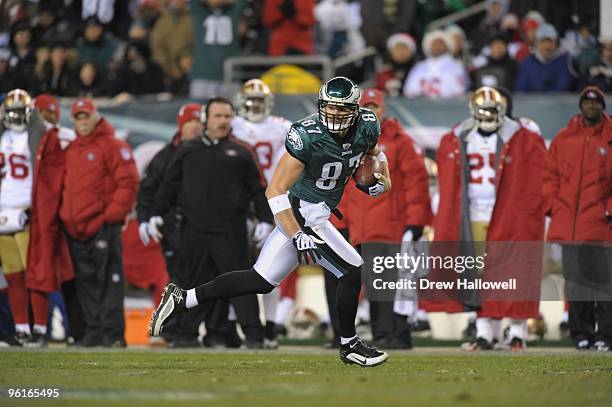 Tight end Brent Celek of the Philadelphia Eagles runs the ball during the game against the San Francisco 49ers on December 20, 2009 at Lincoln...