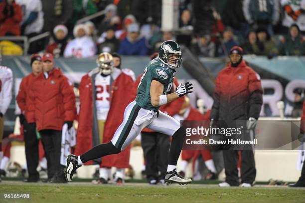 Tight end Brent Celek of the Philadelphia Eagles runs the ball during the game against the San Francisco 49ers on December 20, 2009 at Lincoln...
