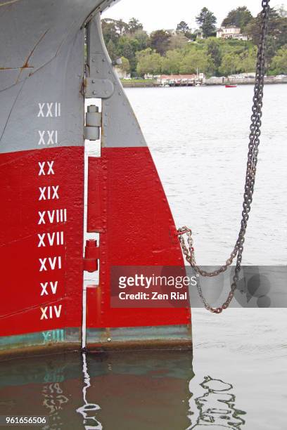 roman numeral depth markers on stern end of the historic balclutha sailing ship - 深度マーカー ストックフォトと画像