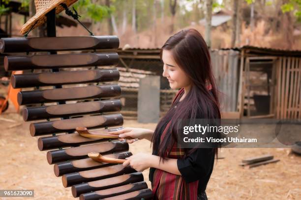 beautiful girl playing pong lang at countryside.thailand - xylofoon stockfoto's en -beelden