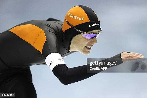 Dutch speed skater Marianne Timmer competes during her 1000 metres race in Heerenveen on January 25, 2010. AFP PHOTO / ANP / VINCENT JANNINK...