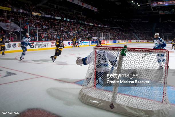 Stuart Skinner of Swift Current Broncos makes a save on a shot by Isaac Nurse of Hamilton Bulldogs at the Brandt Centre on May 21, 2018 in Regina,...