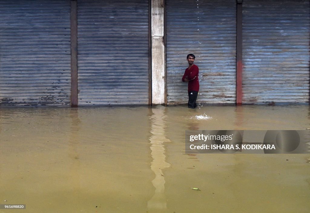 TOPSHOT-SRI LANKA-WEATHER-FLOOD
