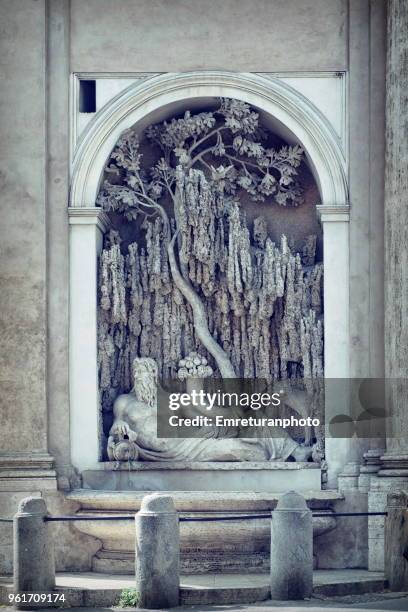 close up of a fountain at "four fountains" junction in rome. - emreturanphoto stock-fotos und bilder