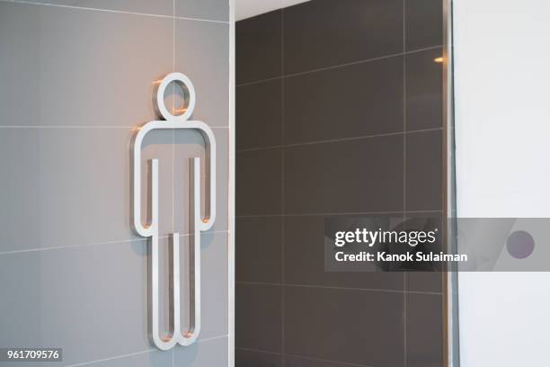an entrance to the male toilet - bathroom sign foto e immagini stock