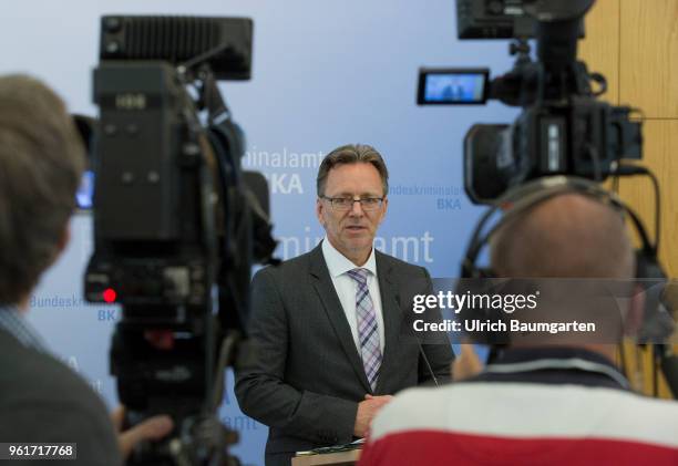 Presentation of the Federal Situation Report drug-related crime in 2017 at the Federal Criminal Investigation in Wiesbaden. Holger Muench, President...