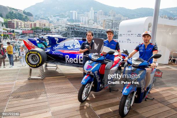 Toyuhara Tanabe of Honda and Scuderia Toro Rosso with Brendon Hartley of Scuderia Toro Rosso and New Zealand and Pierre Gasly of Scuderia Toro Rosso...