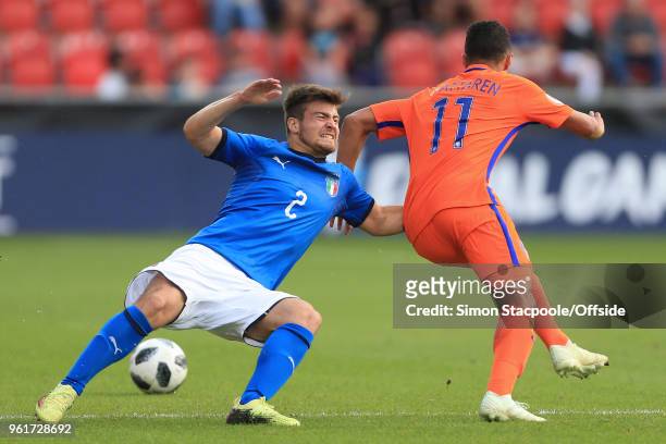 Mohammed Ihattaren of Netherlands battles with Alberto Barazzetta of Italy during the UEFA European Under-17 Championship Final match between Italy...