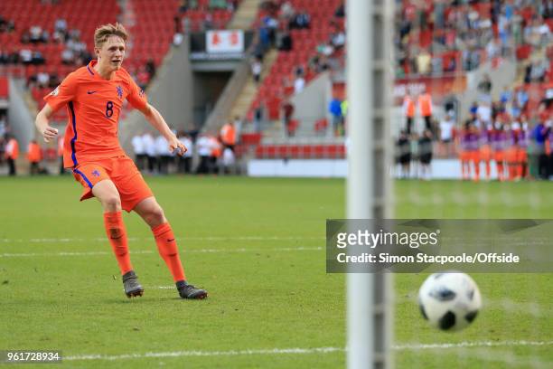 Wouter Burger of Netherlands scores his penalty in the shoot-out during the UEFA European Under-17 Championship Final match between Italy and...