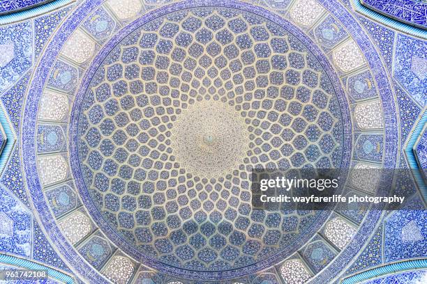 roof wall decorated in mosaic pattern, sheikh lotfollah mosque, iran - persische kultur stock-fotos und bilder