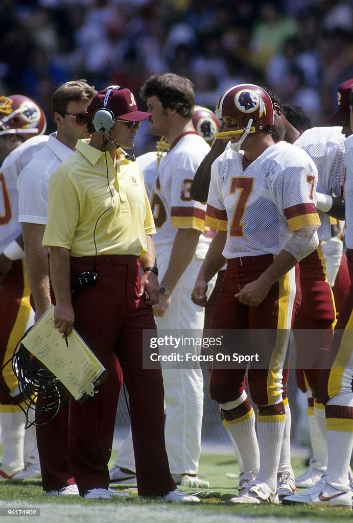 CIRCA 1980's: Head coach of the Washington Redskins Joe Gibbs talks... News Photo - Getty Images