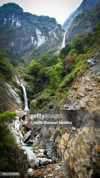 waterfall at the top of shakadang trail - taroko gorge national park stock pictures, royalty-free photos & images