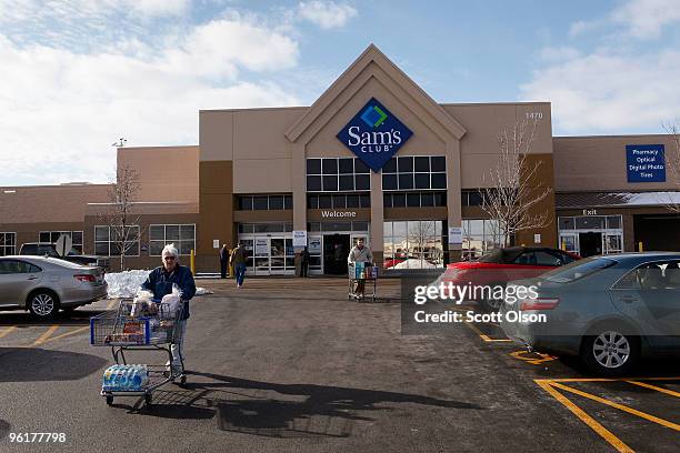 Shoppers leave a Sam's Club store January 12, 2010 in Rolling Meadows, Illinois. Wal-Mart Stores Inc., the parent company of Sam's Club, announced...