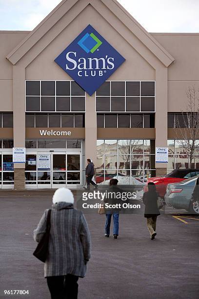Shoppers head toward a Sam's Club store January 12, 2010 in Rolling Meadows, Illinois. Wal-Mart Stores Inc., the parent company of Sam's Club,...