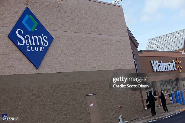 Sam's Club store sits next to a Walmart store January 12, 2010 in Rolling Meadows, Illinois. Wal-Mart Stores Inc., the parent company of Sam's Club,...