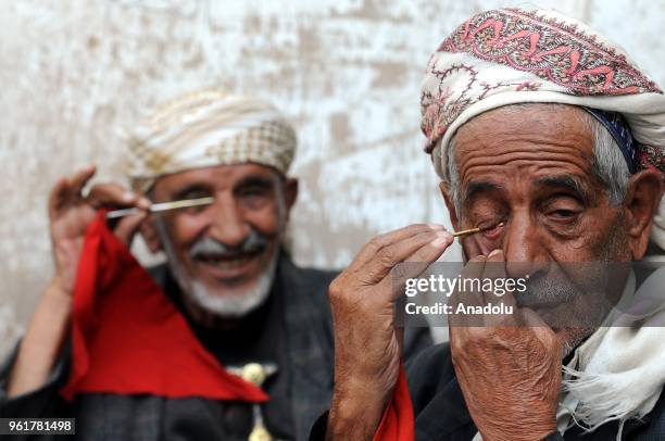 Old men apply eyeliners following a prayer at Great Mosque of Sana'a on May 23, 2018 in Sanaa, Yemen. Wearing eyeliners is a tradition amongst Muslim...