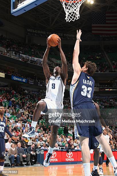 Ronnie Brewer of the Utah Jazz takes the ball to the basket against Marc Gasol of the Memphis Grizzlies during the game at EnergySolutions Arena on...