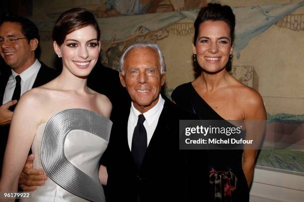 Anne Hathaway, Giorgio Armani and Roberta Armani attend Giorgio Armani Prive Fashion Show during Paris Fashion Week Haute Couture S/S2010 at Palais...