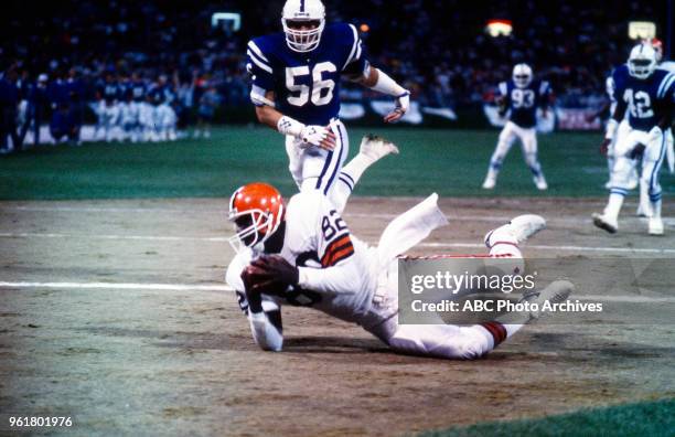 Indianapolis Colts vs Cleveland Browns gameplay.