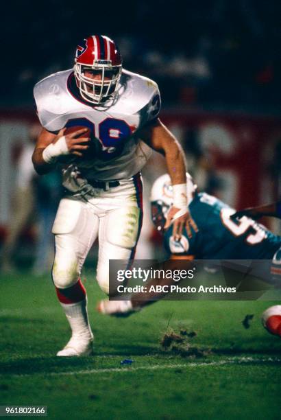 Buffalo Bills vs Miami Dolphins gameplay.